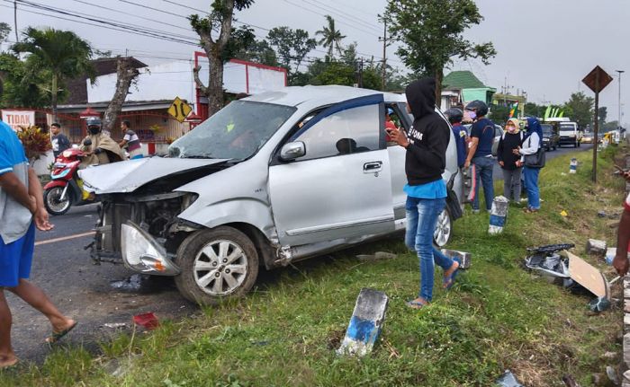 Pasutri Korban Kecelakaan Mobil Vs Kereta Api di Talun Blitar Merupakan Pegawai KAI