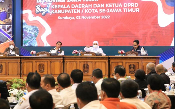 Hadapi Dampak Cuaca Ekstrem, Gubernur Khofifah Ajak Bupati/Wali Kota Utamakan Mitigasi Bencana