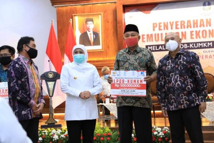 ​1,1 Juta UMKM Jatim Terima BANPRES-PUM, Gubernur Khofifah Harap Jadi Penggerak Ekonomi Kerakyatan