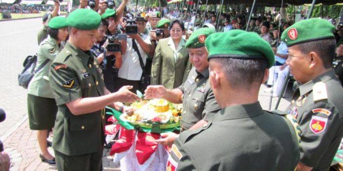 Selamatkan Gadis dari Pemerkosaan, Serda Yudi Terima Kehormatan