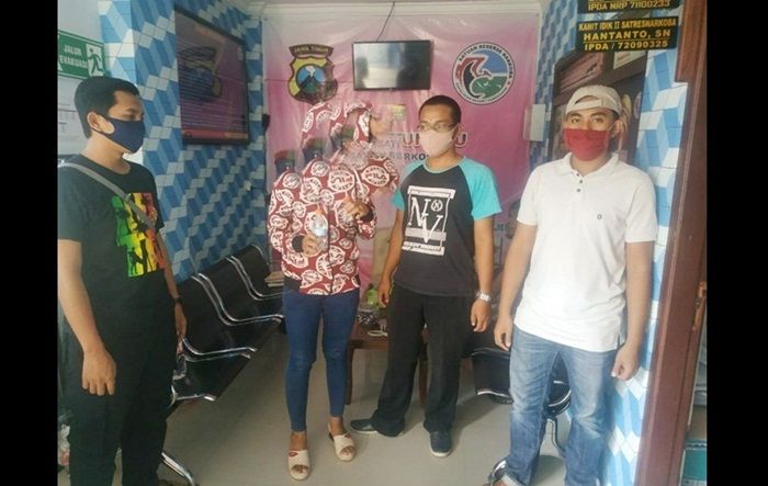 ​Asyik Nyabu, Gadis Cantik di Tamberu Pamekasan Disergap Polisi