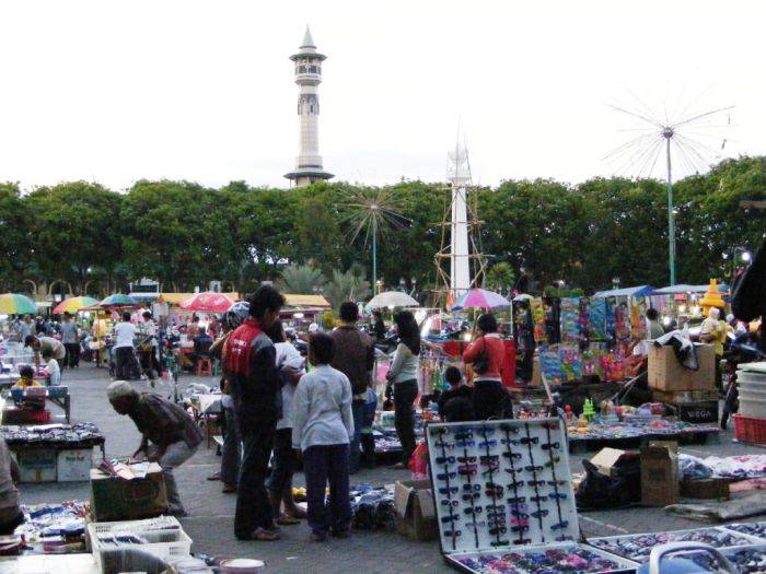 Menengok Nasib PKL Gresik (3): Pemkab Harus Siapkan Lahan di Alun-alun