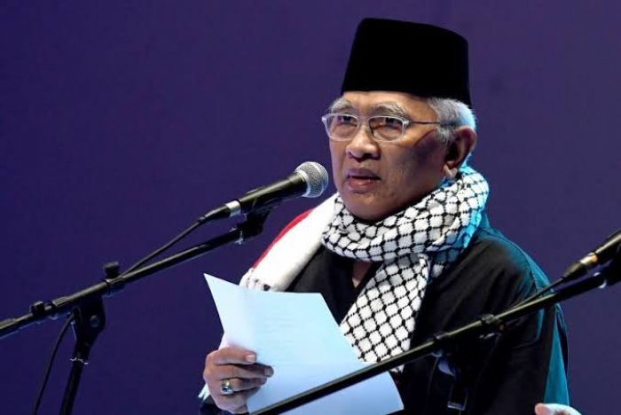 Ironi Kaum Beragama, Menikmati Puisi Gus Mus