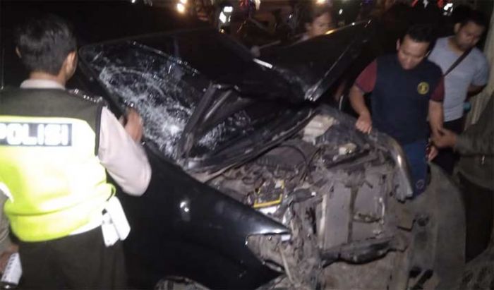 Ngebut, Pengendara Motor di Pacitan Sekarat Ditabrak Mobil