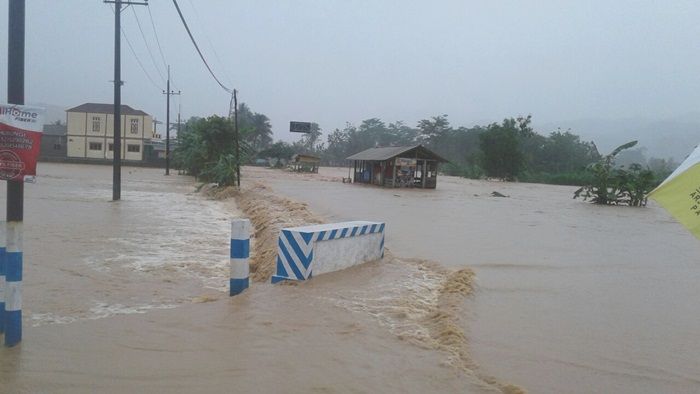 Akses Jalan Pacitan-Purwantoro Masih Lumpuh Total