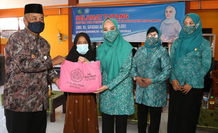 PKK Sidoarjo Bagikan 1.000 Sembako untuk Warga Terdampak Pandemi