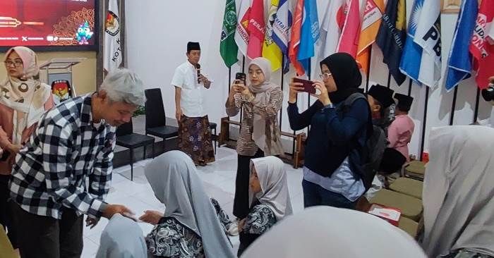 Pastikan Berkas 2 Paslon Lengkap, KPU Kota Kediri Santuni Anak Yatim dan Doakan Pilkada Aman