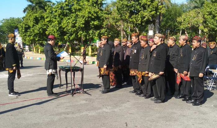 Bupati Pamekasan Lantik Sekdakab Pamekasan di Taman Kota Arek Lancor