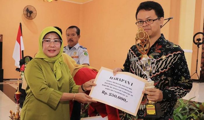 Penyerahan Hadiah Tandai Peringatan Hari Ibu Kota Pasuruan