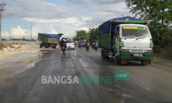 Warga pun Marah Bakar Dump Truk, karena Kerap Lindas Pengguna Jalan hingga Tewas