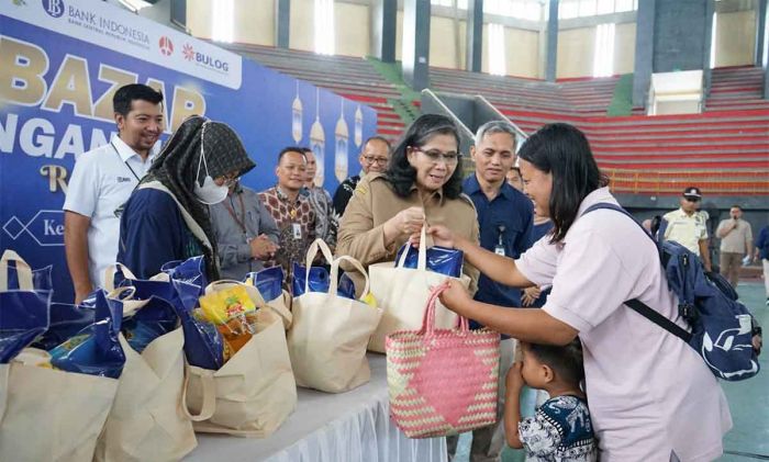 Pj Wali Kota Kediri Tinjau Bazar Pangan Murah Ramadan di GOR Jayabaya