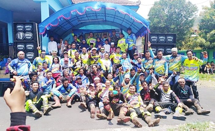 ​Ngetrail Sambil Beramal, LTC Malang Santuni Belasan Anak Yatim