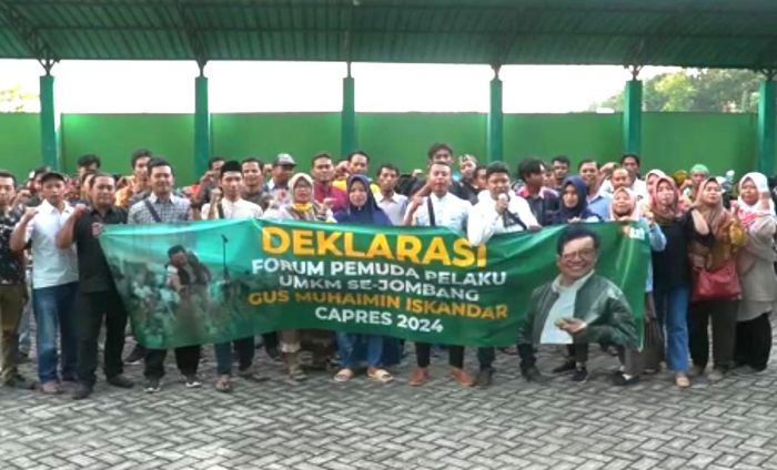 Turun Jalan Bagi-Bagi Camilan, Pegiat UMKM Jombang Dukung Muhaimin Jadi Presiden