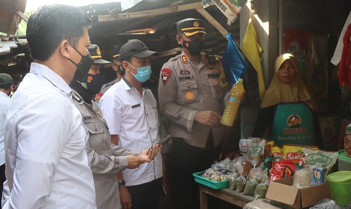 Jelang Ramadan 1443 H, Kapolres Pamekasan Tinjau Ketersediaan Minyak Goreng