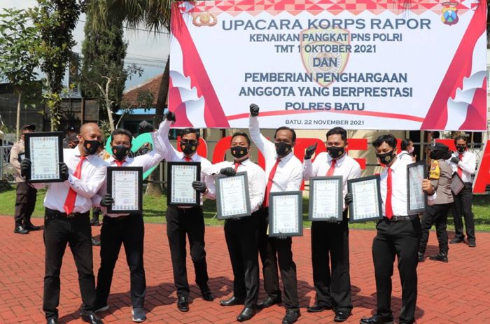 Ungkap Peredaran 200 Gram Sabu, Tujuh Personel Satresnarkoba Polres Batu dapat Penghargaan