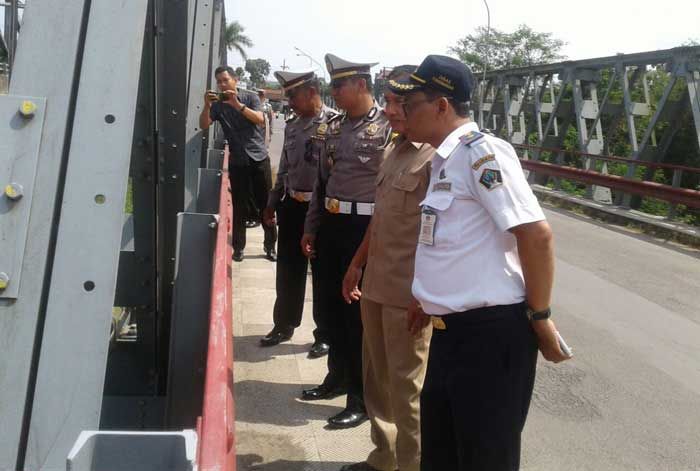 Jelang Arus Mudik, Satlantas Polres Blitar Cek Jembatan