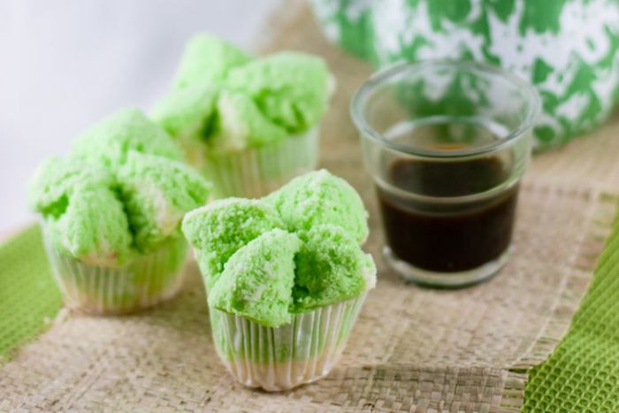 Cara Membuat Bolu Kukus Matcha dengan 2 Butir Telur