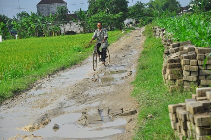 Musim Penghujan, Jalan Poros Desa di Bojonegoro Rusak Parah