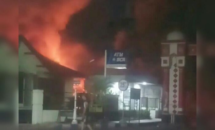 Warung Nasi di Probolinggo Terbakar, Tiga Motor Hangus