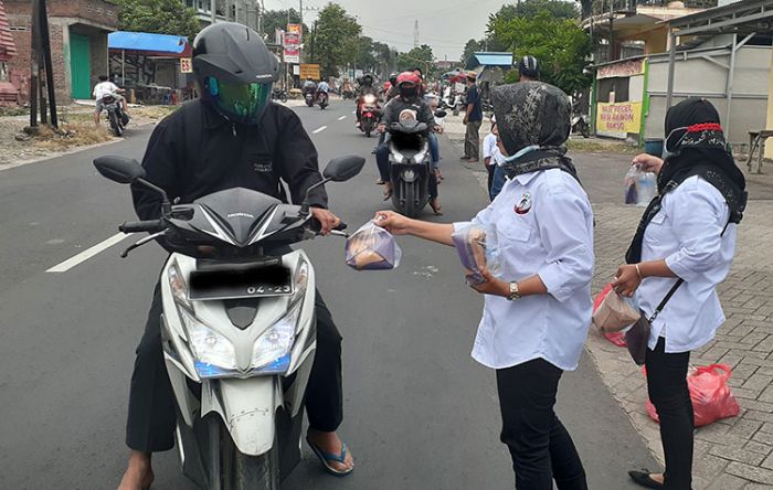 ASC Foundation Bagi-Bagi ​Takjil Gratis di Kecamatan Jatirejo dan Gondang