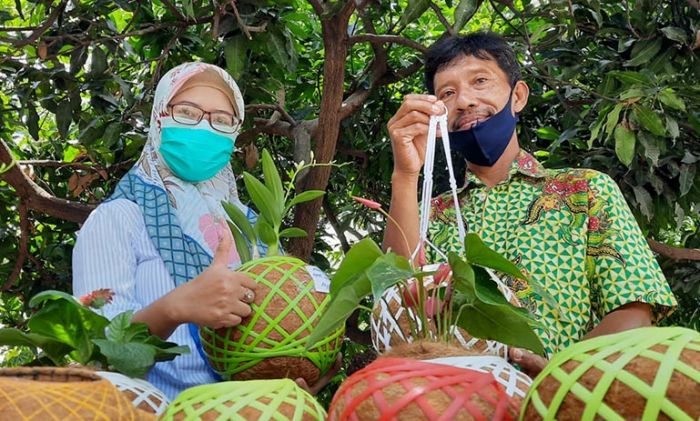 Home Industri Sabut Kelapa Kediri Tembus Papua dan Sumatera