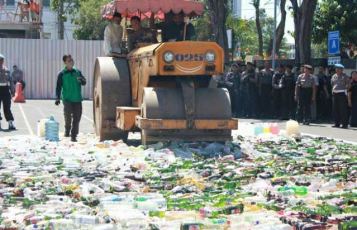 Polrestabes Surabaya Musnahkan Ribuan BB Narkotika dan Miras