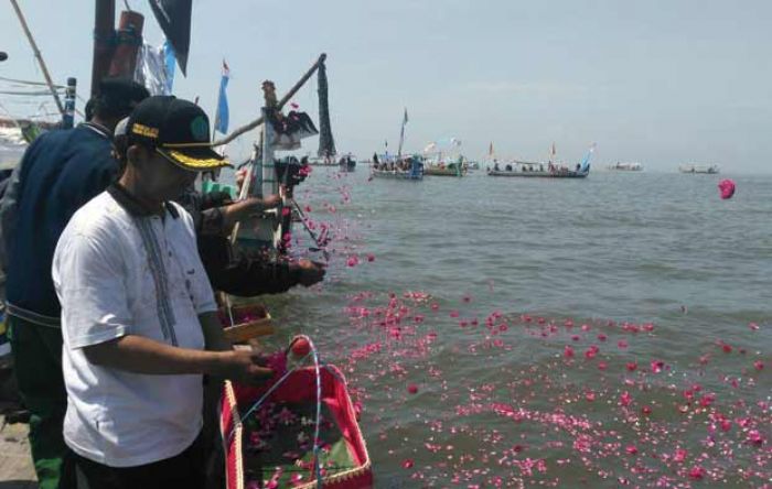 Ungkap Rasa Syukur, Nelayan Banjarkemuning Sidoarjo Gelar Sedekah Laut