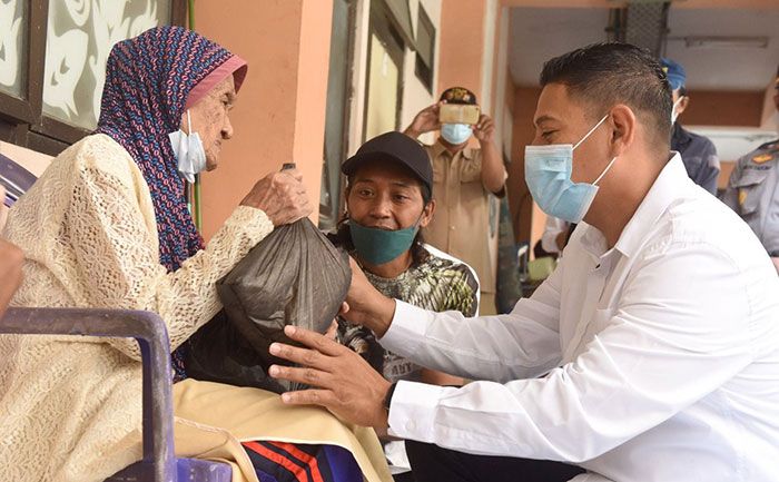 Nenek Berusia Ratusan Tahun di Kota Kediri Dapat Bantuan dari Wali Kota