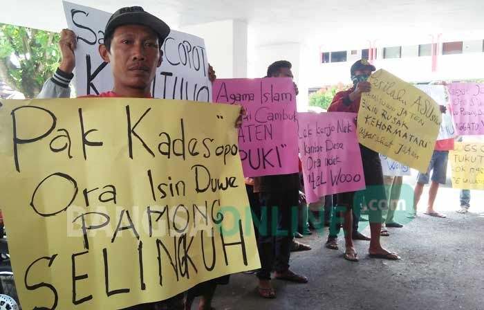 Diduga Selingkuh, Oknum Kasun di Blitar Didemo dan Dipaksa Mundur Warganya Sendiri