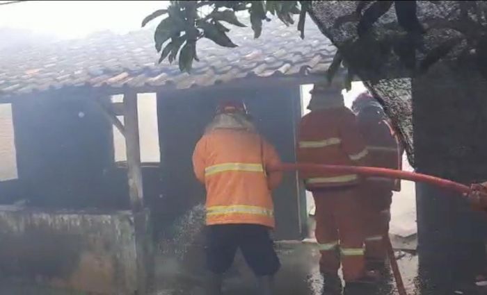 Diduga Akibat Korsleting Listrik, Rumah di Ki Ageng Selo Dilalap Si Jago Merah