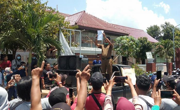 Oknum Perangkat Desa Purwosari Babadan Hamili Warga Sendiri, Massa Demo Tuntut Dipecat