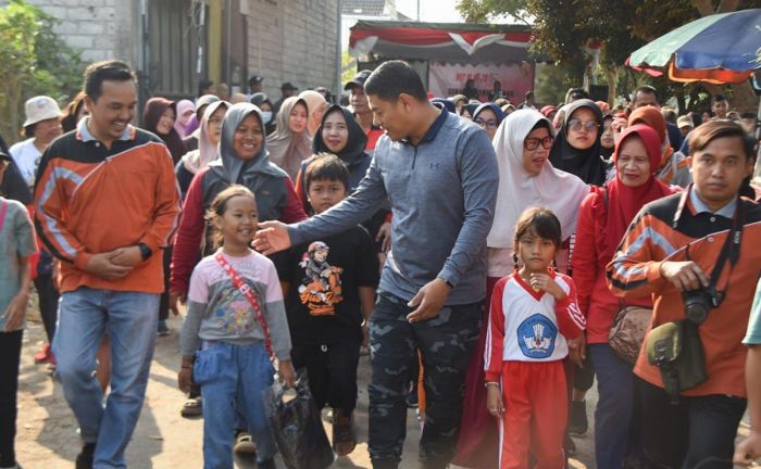 Berangkatkan Jalan Sehat, Wali Kota Kediri Ajak Warga Guyub Rukun Majukan Kelurahan Banaran