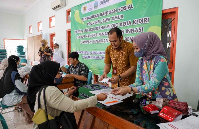 Dinkop UMTK Kota Kediri Salurkan Bansos Rp600 Ribu untuk UMKM