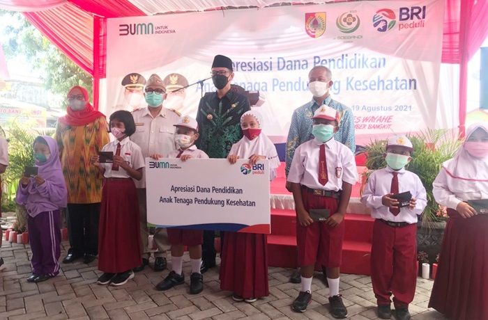 BRI Beri Bantuan Biaya Pendidikan Anak-anak Tenaga Pendukung RSUD Jember, Wabup: Ini Harus Ditiru