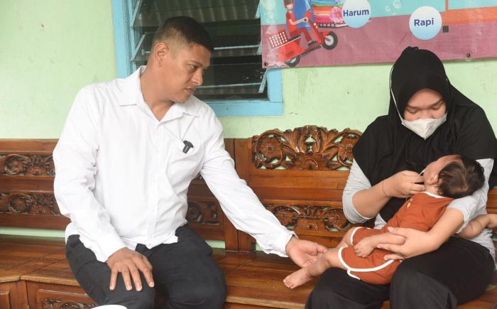 Mas Abu Beri Bantuan Penunjang Berobat untuk Orang Tua Bayi Penderita Epilepsi Suspec Ensefali