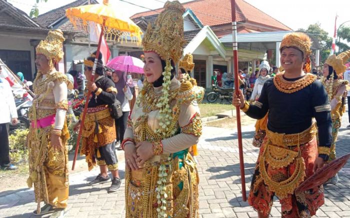 Ribuan Warga Kedungpring Gresik Berkostum Nusantara Meriahkan Karnaval 17 Agustus