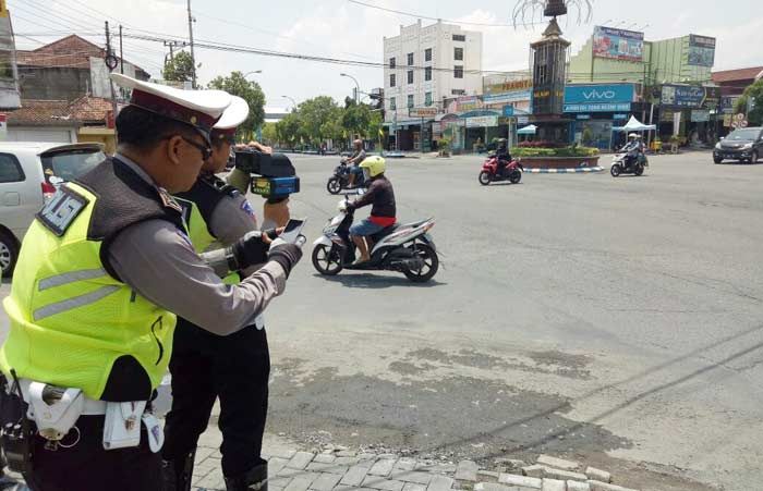 Polres Ngawi Mulai Terapkan Speed Gun, Jangan Coba-coba Ngebut Jika Tidak Ingin Ditilang