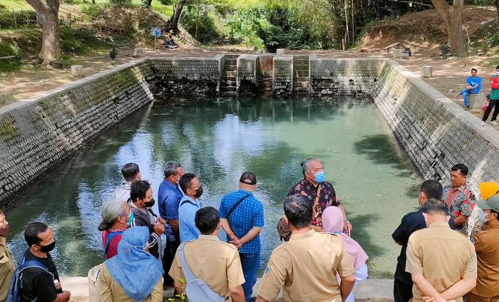 Selidiki Ambruknya Panggung di Atas Sumber Air Towo, Kapolres Kediri Cek Lokasi