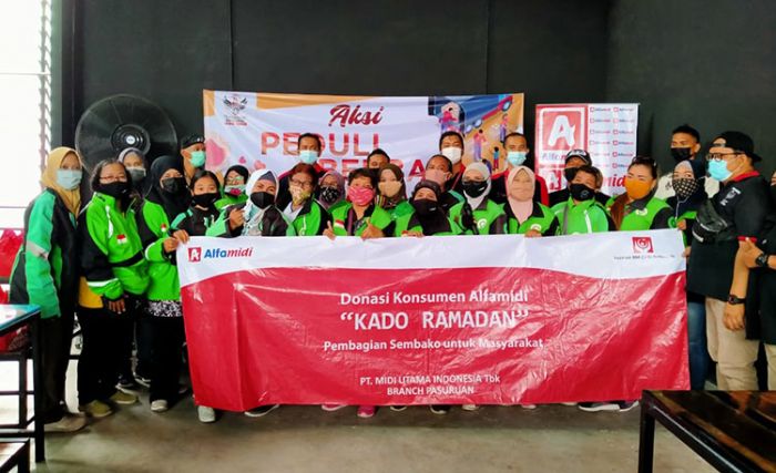 Peduli Sesama, Alfamidi Bagikan Bantuan Sembako kepada Ladies Ojol dan Panti Asuhan