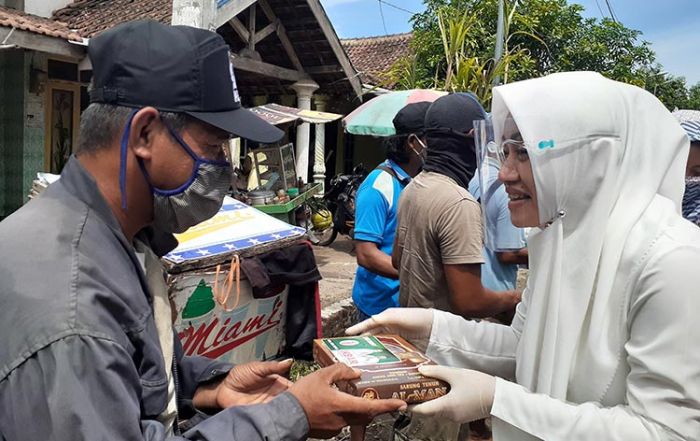 Dikenal Ramah dan Dermawan, Ikfina dan Gus Barra Jadi Idola Masyarakat