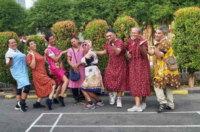 Kocak! Pegawai PN Jombang Pakai Daster saat Lomba Agustusan