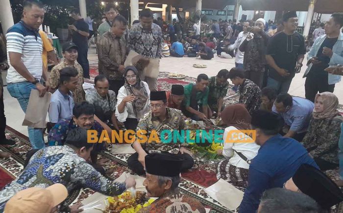 Tasyakuran Adipura, Bupati Sidoarjo Makan Bareng Ratusan Satrio Resik