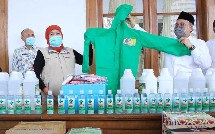 Ikut Lawan Covid-19, Madrasah Produksi Hand Sanitizers dan APD, Lalu Sumbangkan ke Pemprov Jatim