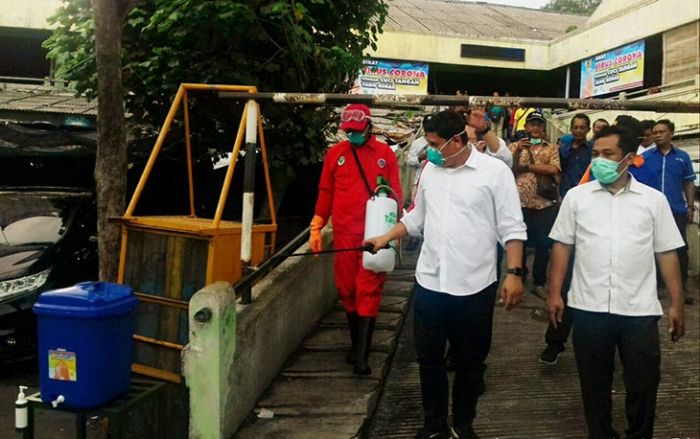 Wali Kota Kediri Imbau Acara Resepsi Pernikahan Ditunda dan Pimpin Penyemprotan Disinfektan