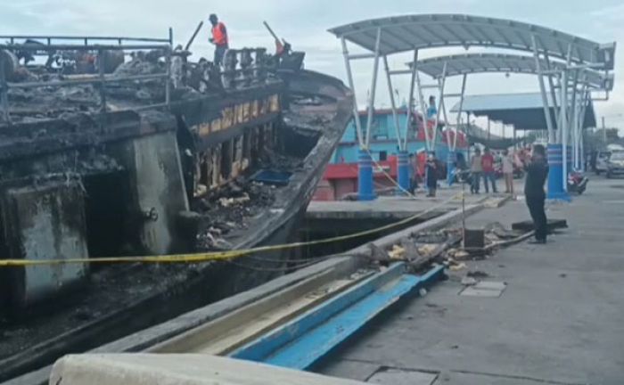 Polisi Usut Terbakarnya Kapal Ikan di Pelabuhan Perikanan Pantai Mayangan Kota Probolinggo