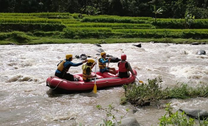 Cari Balita Hilang, BPBD Blitar Sisir Aliran Sungai