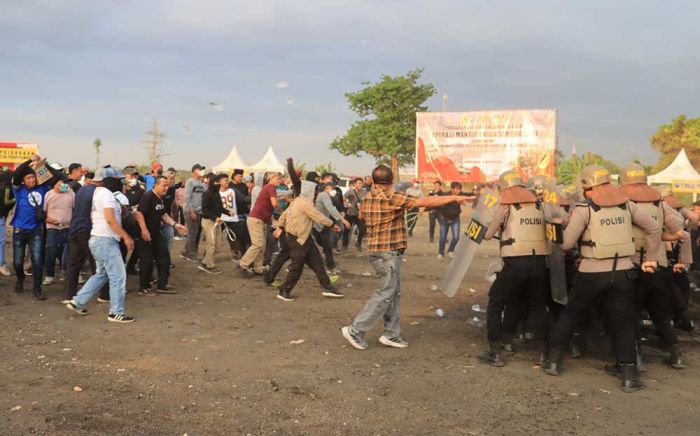 Pendemo Pilkada Berhasil Dihalau, Polisi Tangkap Provokator, Korban Berjatuhan Dievakuasi