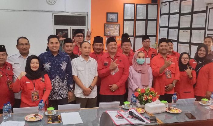 Diiringi Pencak Macan, PDIP Gresik Daftarkan 50 Bacaleg ke KPU