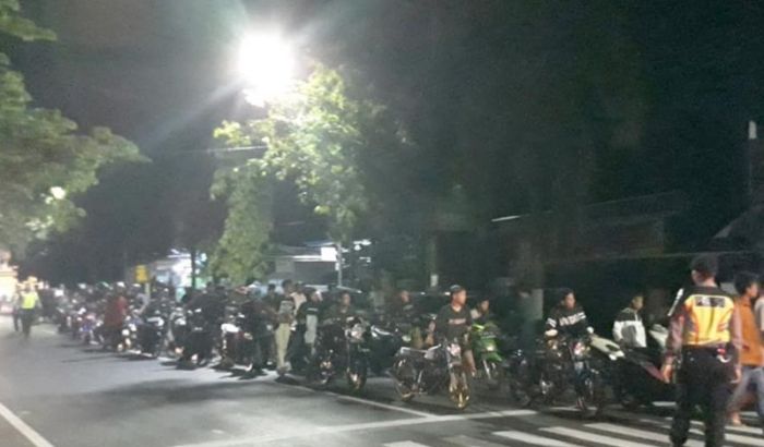 Puluhan Pembalap Liar Dorong Motor Berjamaah Setelah Terciduk Razia