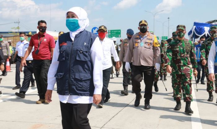 Pastikan Penyekatan Pemudik Berjalan Maksimal, Khofifah Tinjau Posko Check Point di Exit Tol Ngawi 